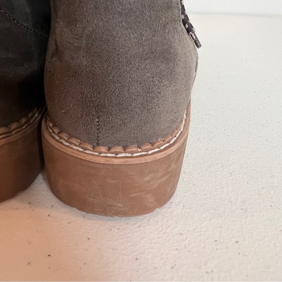 Austin Trading Co. Gray Faux Suede Ankle Boots Lace Up Rubber Sole Women Size 9M - Picture 7 of 13